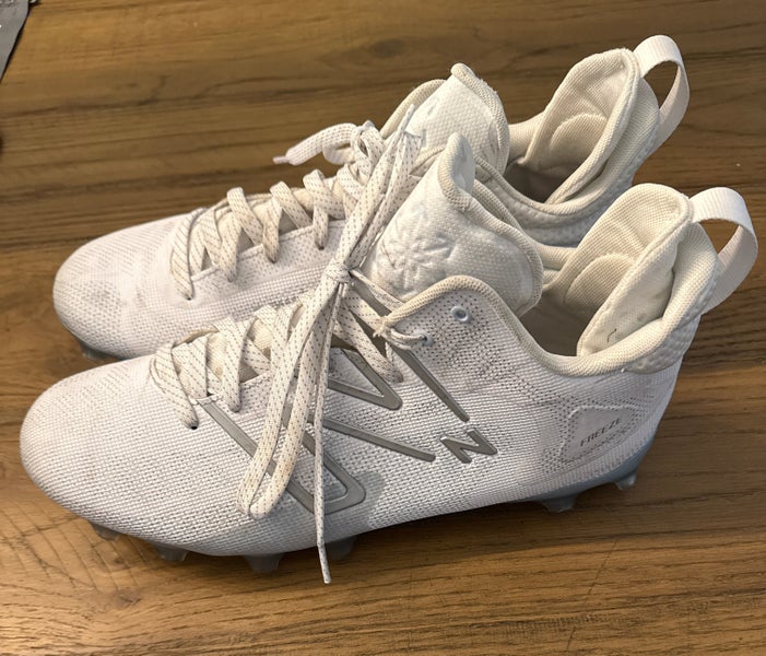 White Men's Size M 12.5 (W 13.5) Adult New Balance Mid Top Molded Cleats (Used)