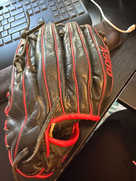 Wilson A500 RH Infield Baseball Glove 10.5" (Used)