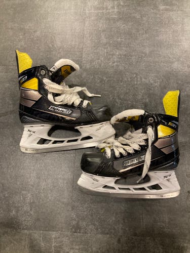 Intermediate Bauer Supreme S37 Hockey Skates Regular Width Size 4 (Used)