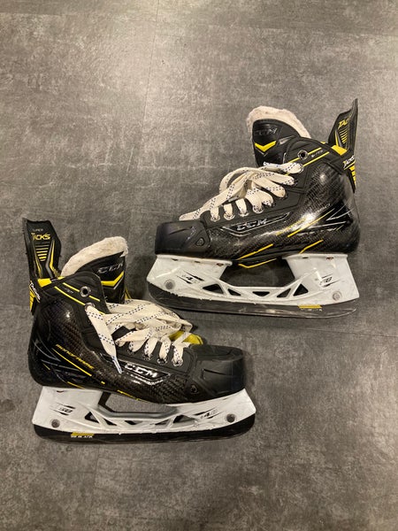 Senior CCM Super Tacks Hockey Skates Regular Width Size 4.5 (Used)