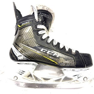 Used CCM 9060 Intermediate Hockey Skate Intermediate 5.5 11860-S000298178