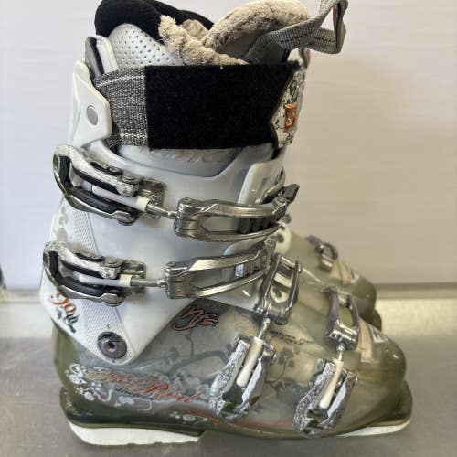 Mondo Size 22.5 US Size 4.5 / 5.5 NORDICA HOT ROD 9.0 Ski Boots