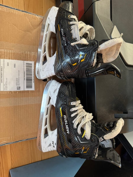 Bauer Supreme M5 Pro Hockey Skates Regular Width Size 2.5 (Used)