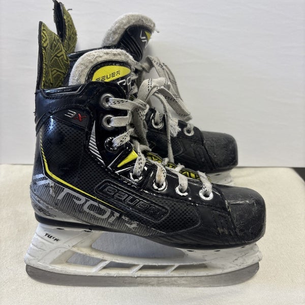 Junior Youth Size 13.5 Bauer Vapor 3X Ice Hockey Skates