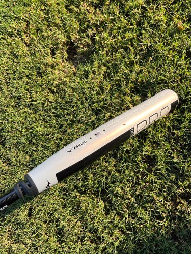 Mizuno CRBN Pro Composite Bat (-10) 22 oz 32" (Used)
