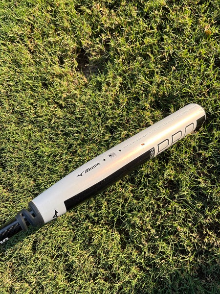 Mizuno CRBN Pro Composite Bat (-10) 22 oz 32" (Used)