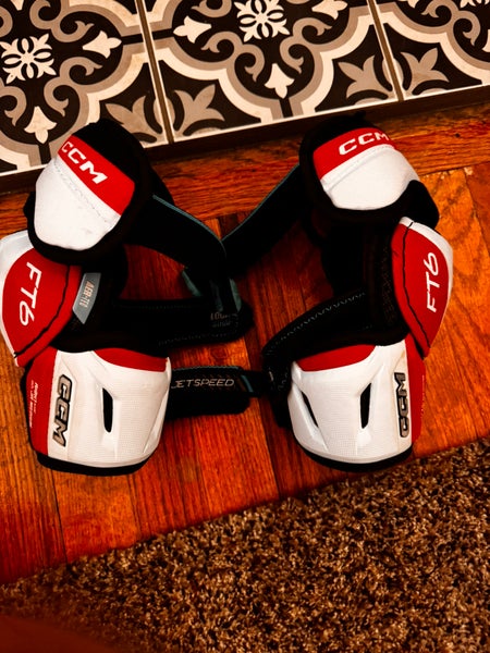 Junior Medium CCM Jetspeed ft6 Elbow Pads (Used)