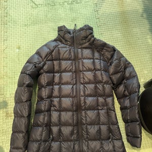 Black Women's Small Burton Jacket (Used)