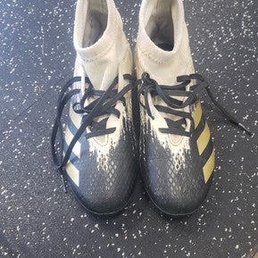 Used Adidas PREDATOR Soccer Cleats White Junior 04.5 11849-S000031640