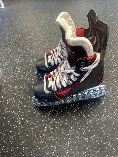 Used CCM JETSPEED Junior Hockey Skate Junior 02 11849-S000031832