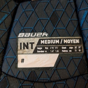 Medium Intermediate Bauer X Shoulder Pads (Used)