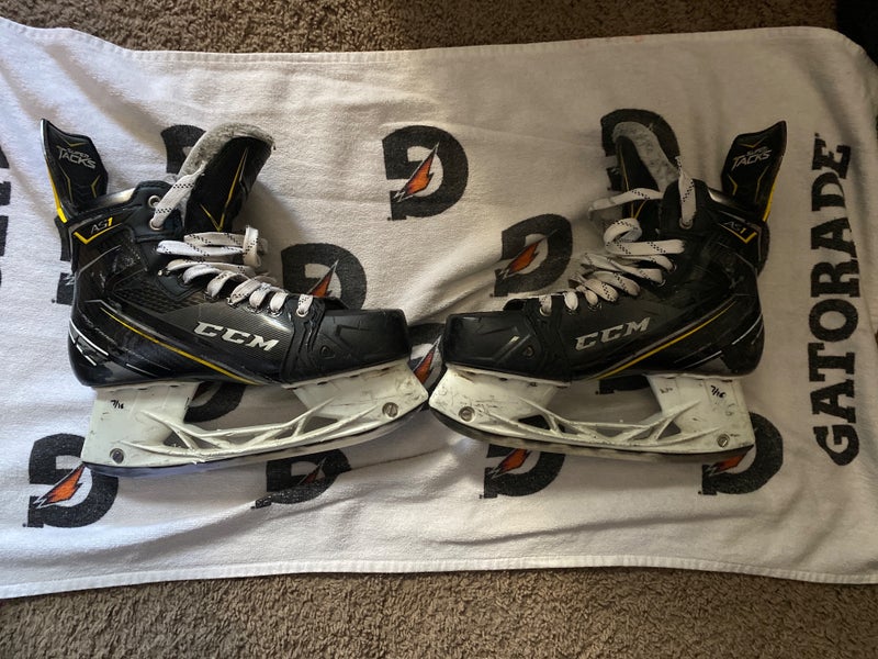 2018 CCM Super Tacks AS1 Hockey Skates Regular Width 8.5 (Used)
