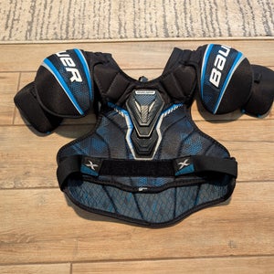 Medium Intermediate Bauer X Shoulder Pads (Used)