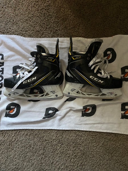 2018 CCM Super Tacks AS1 Hockey Skates Regular Width 8.5 (Used)