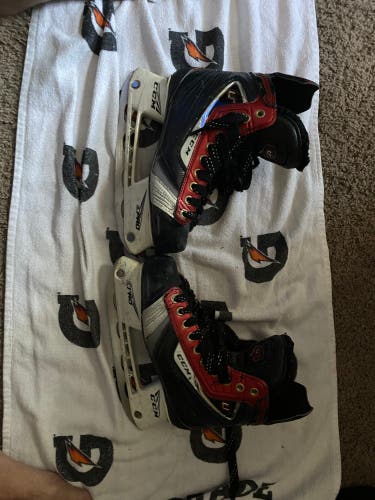 CCM Hockey Skates Regular Width Size 4 (Used)
