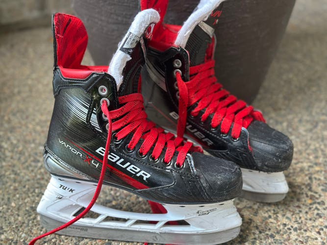 2023 Bauer Vapor X4 Hockey Skates Regular Width 6 (Used)
