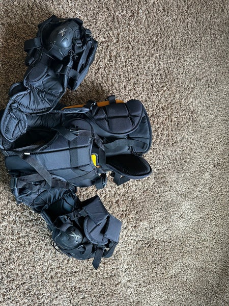 Small / Medium Reebok Goalie Chest Protector (Used)