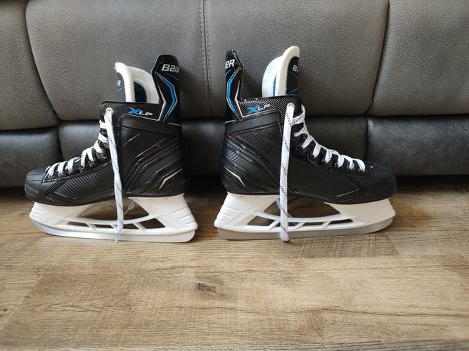 Bauer X-LP Hockey Skates Regular Width 9 (Used)