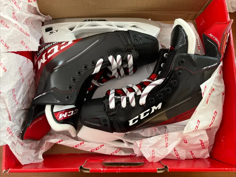 CCM JET SPEED FT485 ICE HOCKEY SKATES,ADULT SIZE 8.5 Regular SKATE NEW