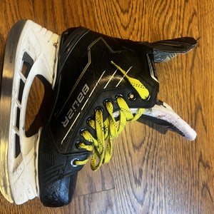 2024 Bauer Supreme M40 Hockey Skates Wide Width Size 5.5 (Used)