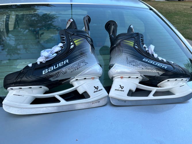 2024 Bauer Vapor Hyperlite 2 Hockey Skates Regular Width Pro Stock 10 (Used)