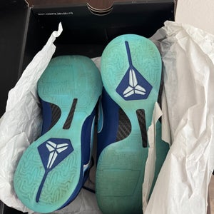 Men's Size M 7.5 (W 8.5) Nike Shoes (Used)