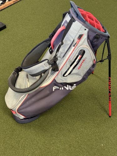 Ping Hoofer 14 Stand Bag Red/Navy/Grey Golf Bag W Raincover