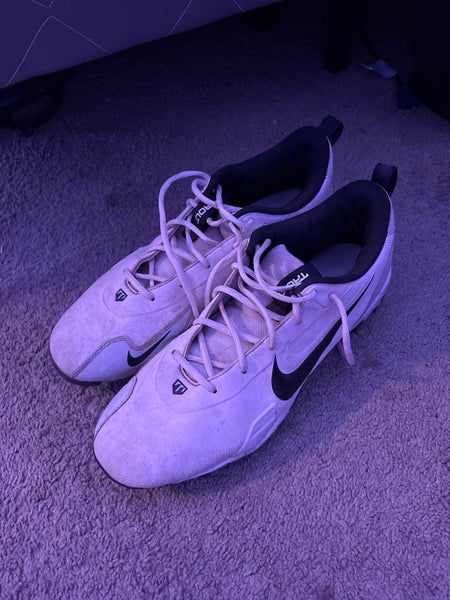 White Men's Size M 12.0 (W 13.0) Adult Nike Molded Cleats Cleats (Used)