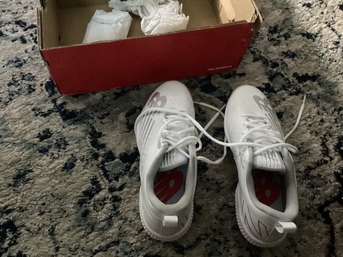 White Women's Size M 7.0 (W 8.0) New Balance Low Top Metal (New)