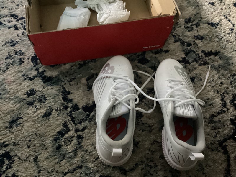 White Women's Size M 7.0 (W 8.0) New Balance Low Top Metal (New)