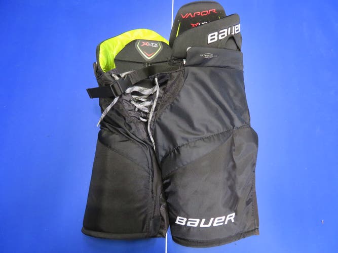 Junior Medium Bauer Vapor XLTX Pro+ Hockey Pants (Used)