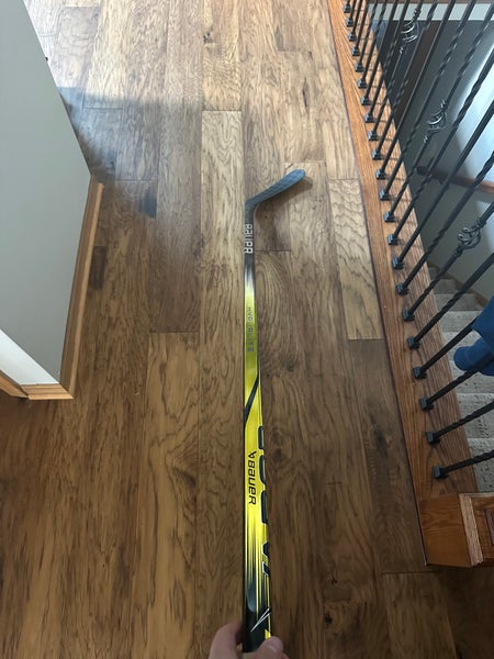 Senior Bauer Vapor Hyperlite 2 Right Handed Hockey Stick P92 Pro Stock (Used)