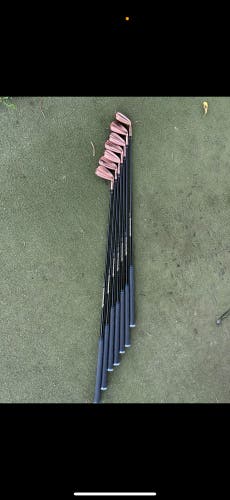 Men's 2025 TaylorMade P-790 Right Handed Iron Set Stiff Flex 7 Pieces Graphite Shaft (New)