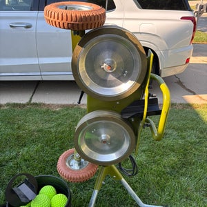 Mound Yeti 2 pitching machine Baseball/Softball