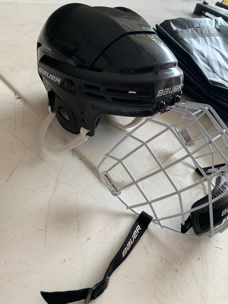 Large Bauer 2100 Helmet w/Bauer II Hockey Facemask Included (Used)