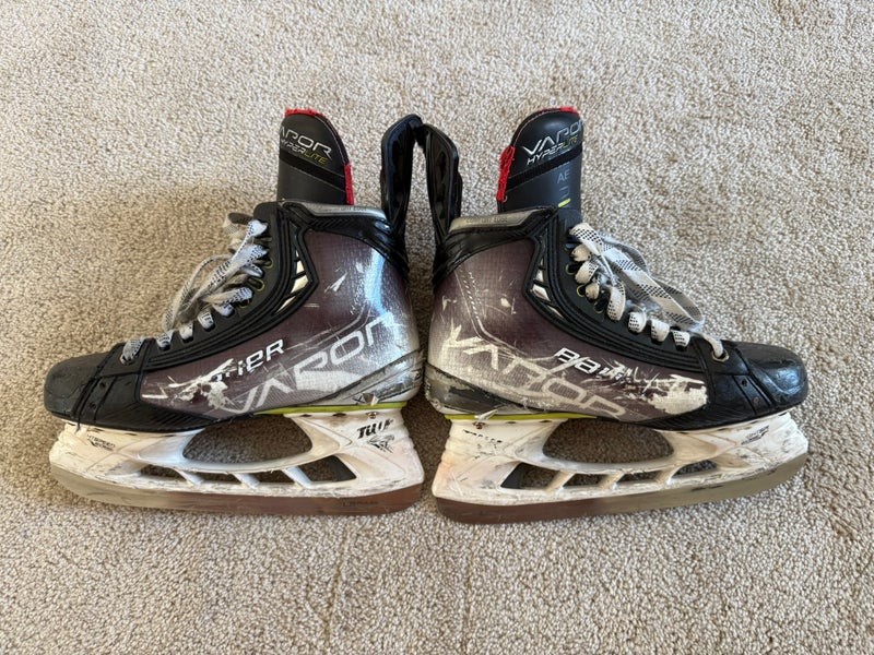 Bauer Vapor Hyperlite Hockey Skates 7.5 (Used)
