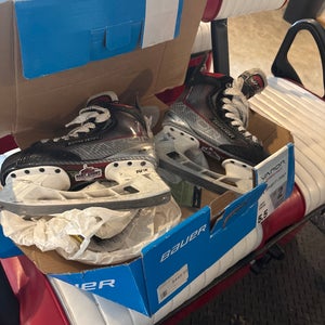 2023 Bauer Vapor X Shift Pro Hockey Skates Regular Width Pro Stock 5.5 (Used)