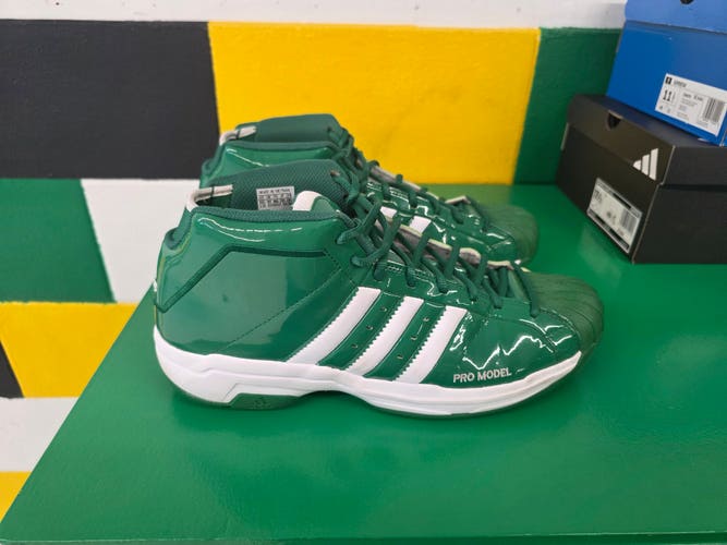 Men's Size M 11.5 (W 12.5) Adidas Shoes (Used)