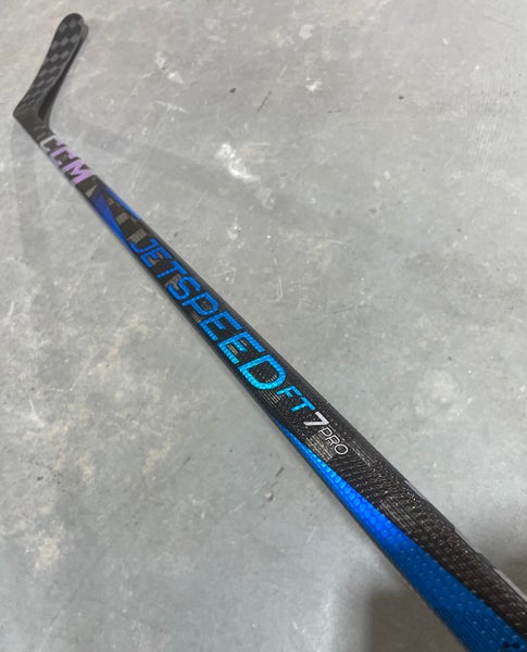 CCM JETSPEED FT7 PRO, Pro Stock Hockey Stick Grip P28M 85 Flex Right 2949