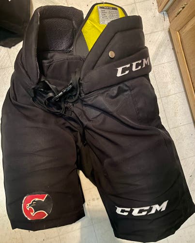 Men's Senior Medium+1 CCM HPTK Hockey Pants (Used)