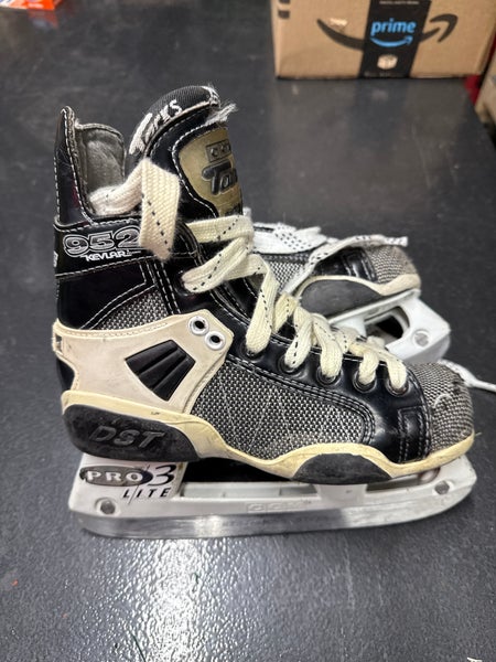 CCM Hockey Skates Size 1 Tacks 952 Supra Form