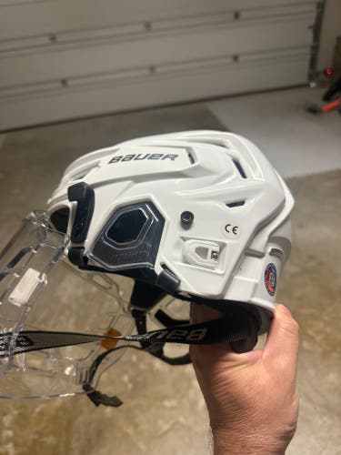 Medium Bauer Re-Akt 150 Helmet (Used)