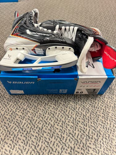 Bauer Vapor FLYPRO Hockey Skates 8 (New) Fit 1
