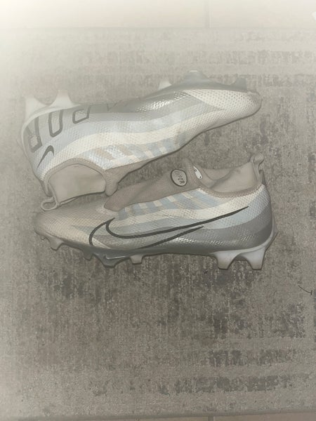 Men's Size M 11.0 (W 12.0) Nike Cleats Mid Top Molded Cleats (Used)
