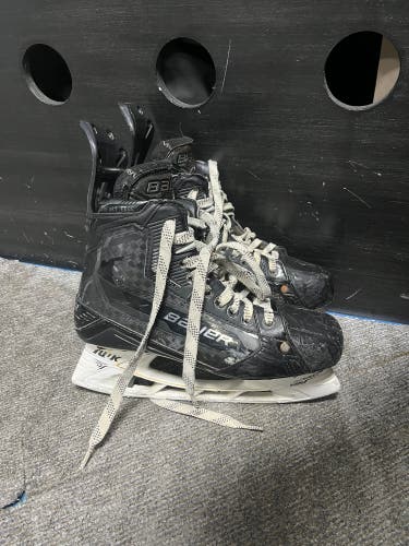 2024 Bauer Supreme Mach Hockey Skates 8.5 (Used)