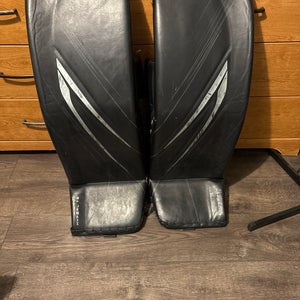 Large Bauer Vapor Hyperlite 2 Goalie Leg Pads (Used)