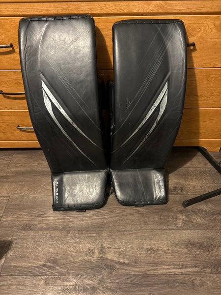 Large Bauer Vapor Hyperlite 2 Goalie Leg Pads (Used)