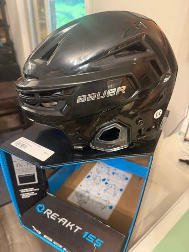 Large Bauer Re-Akt 155 Helmet (New)