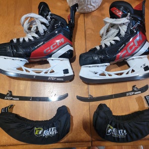 CCM JetSpeed FT6 Pro Hockey Skates Size 3.5 (Used)