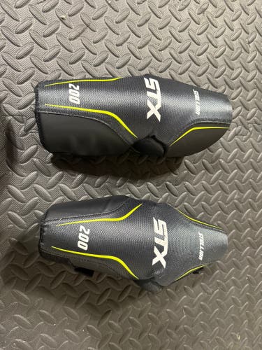 Medium Youth STX Stallion 200 Arm Pads (Used)